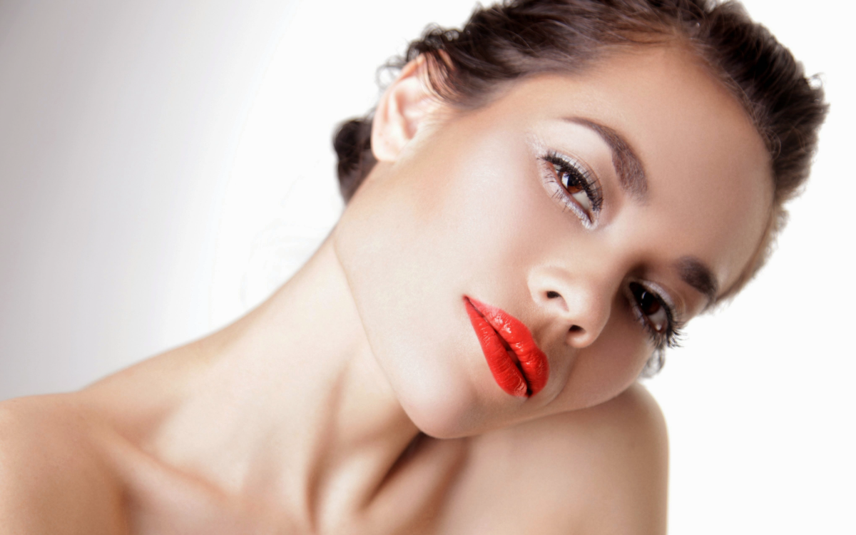 Close up portrait of Shannon with vivid makeup